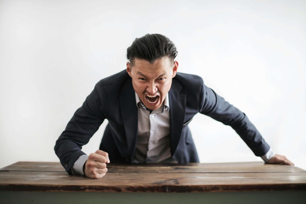 Man slamming his hand down on a desk in uncontrollable anger. Do you find yourself lashing out at loved ones due to anger or rage? Anger management with a therapist in St Pete, FL may be for you. 
